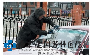 南京昨夜降雪,行车注意安全